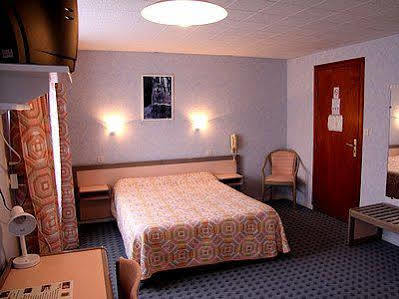 Les Chemins Francis - Modern Hotel Bagnols-les-Bains Exterior foto